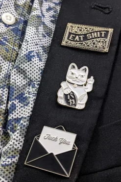 Best Sale BADABOÖM STUDIO Pin's - Eat Shit