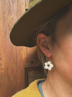 Flash Sale BOUCLE D'OR Flower Hoop Earrings - Ivory
